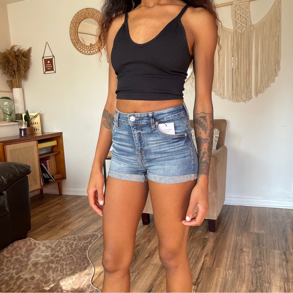 Blue Notes 
Emma High Rise Shorts - Picture 7 of 8